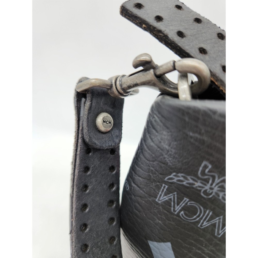 ❤️SOLD❤️*RARE* MCM Studded/Embroidered Wristlet 439MCMXEA - Picture 2 of 11